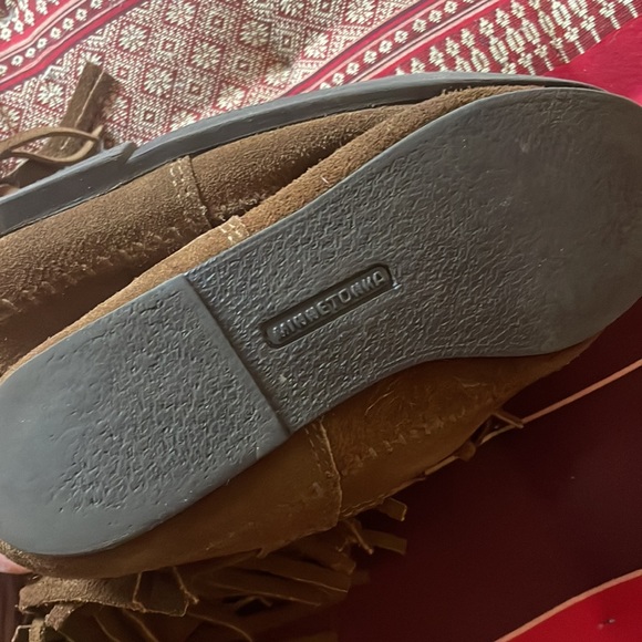 Minnetonka Fringe Boots size 8 - Picture 4 of 5